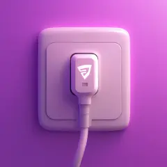 Różowy kabel przyłączeniowy do domu z białym logo wtyczki, podłączony do gniazdka na fioletowej ścianie.