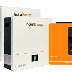 Dwa białe urządzenia z logo IndualEnergy i pomarańczowy inwerter hybrydowy on off grid EVO-4200.
