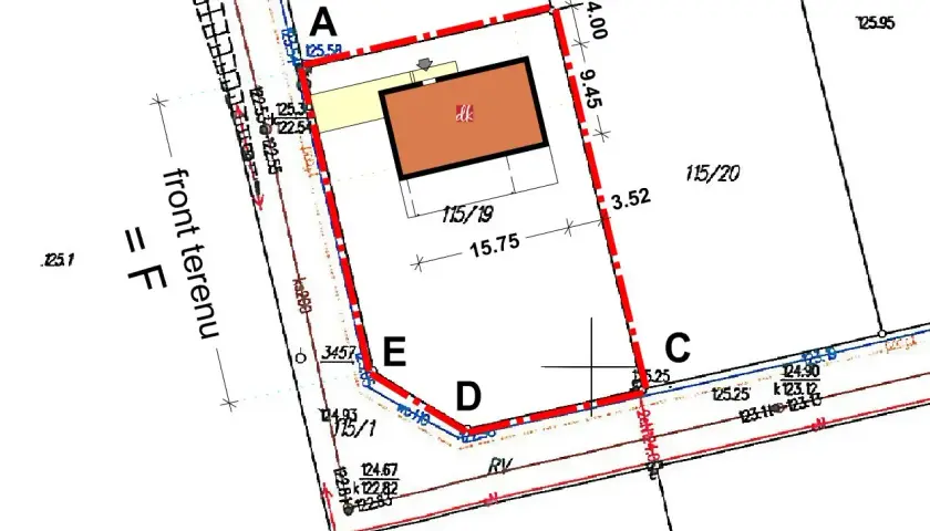 Plan zabudowy lub szkic sytuacyjny z zaznaczonym budynkiem i granicami działki. Widać wymiary i oznaczenia punktów A, B, C, D, E.