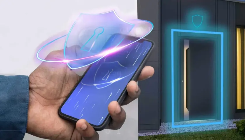 Dłoń trzyma smartfon z ikoną tarczy, symbolizującą system kontroli dostępu drzwi. Obok nowoczesne drzwi z niebieskim obramowaniem.